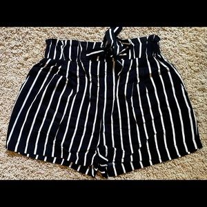 Women’s Size M Paperbag Shorts